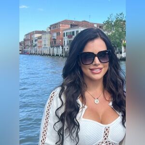 🤍🤍🤍Marciano YOHANA Sweater body-con dress and sweater. Worn once! 🤍🤍🤍